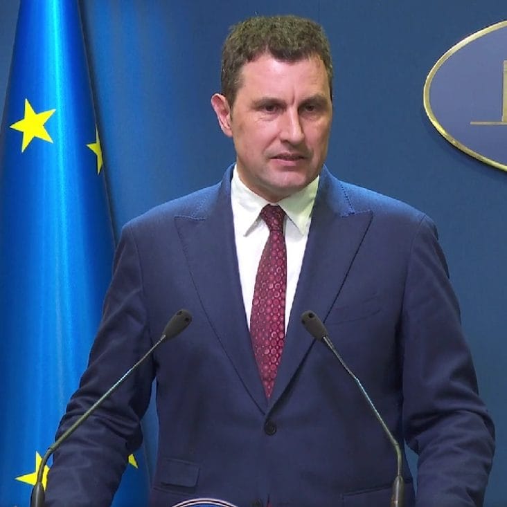 barna-1.jpg - Știri de azi Știri de azi | Tanczos Barna, despre ordonanţa-trenuleţ: O reaşezare corectă, fermă, în detrimentul statului obez. Este primul pas către formarea unui stat suplu în slujba cetăţenilor / Anul următor este un an la solidarităţii - Știri de azi |