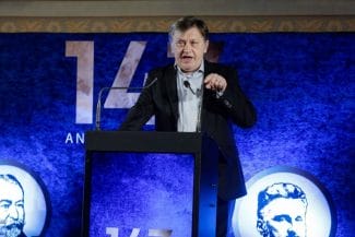 Știri de azi | Crin Antonescu: Mie nu mi-e teamă de un anumit candidat, sper ca la startul acestei curse să se alinieze propuneri serioase, oameni care au cât mai mult de spus şi oferit electoratului / Sper să avem cât mai multe dezbateri publice, din turul întâi - Știri de azi | 