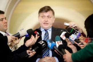 Știri de azi | Crin Antonescu: Am discutat cu oamenii care conduc coaliţia şi Guvernul şi am spus foarte limpede că dânşii trebuie să ia acele hotărâri care sunt necesare pentru economia României, fără niciun fel de legătură cu calcule electorale - Știri de azi | 