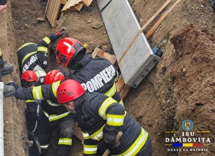 Știri de azi | UPDATE – Dâmboviţa: Două persoane, surprinse sub un mal de pământ / Una a fost extrasă / Victimele, conştiente - Știri de azi | 