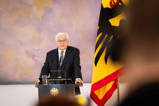 Știri de azi | Preşedintele german Frank-Walter Steinmeier dizolvă Parlamentul şi convoacă oficial alegeri legislative anticipate la 23 februarie. El denunţă o influenţă externă pe X şi evocă anularea alegerilor în România - Știri de azi | 