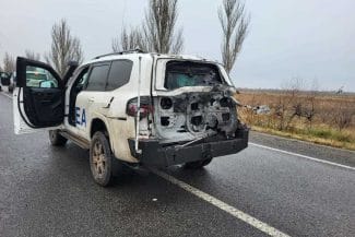 masina-aiea-lovita-x.jpg - Știri de azi Știri de azi | Un vehicul al AIEA a fost lovit de o dronă pe drumul către centrala nucleară Zaporojie – VIDEO - Știri de azi |