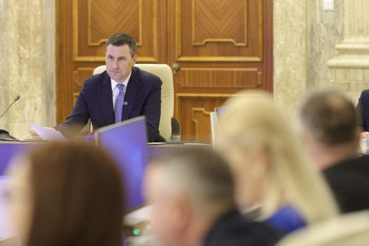 Știri de azi | VIDEO Ministrul Finanțelor anunță ajutoare pentru pensionarii cu venituri mici: Revenim cu detalii! - Știri de azi | 