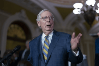 Știri de azi | Liderul senatorilor republicani Mitch McConnell a căzut când era în Capitoliul SUA. El a suferit răni minore - Știri de azi | 
