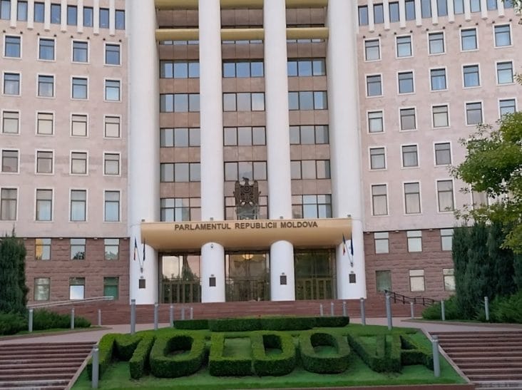 Știri de azi | Moldova a adoptat o strategie de apărare pe 10 ani care prevede creşterea cheltuielilor. Documentul, ridiculizat de opoziţia prorusă - Știri de azi | 