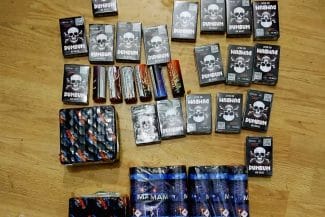 petarde-foto-ijj-dambovita.jpg - Știri de azi Știri de azi | Poliţia Capitalei, percheziţii la 75 de puncte de lucru ale firmelor autorizate să vândă articole pirotehnice – Amenzi în valoare de peste 62.000 de lei şi două dosare penale întocmite - Știri de azi |