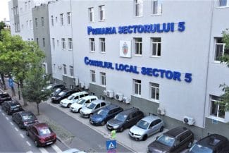 ps5.jpg - Știri de azi Știri de azi | USR Bucureşti: Piedone jr. forţează majorări scandaloase de salarii în Primăria Sectorului 5 / Formaţiunea acuză că proiectul pentru majorarea salariilor a trecut cu 13 voturi ”pentru”, deşi în cadrul şedinţei au fost exprimate doar 11 - Știri de azi |