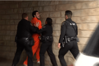 suspect-luigi-mangione-cnn.png - Știri de azi Știri de azi | Suspectul în cazul asasinării directorului UnitedHealthcare a avut un acces de furie în timp ce era dus la instanţă. Apar detalii despre viaţa sa care indică o posibilă motivaţie a crimei. Luigi Mangione avea probleme de sănătate - Știri de azi |