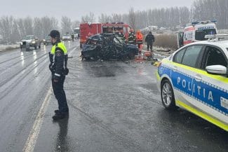 Știri de azi | Vrancea: Un bărbat a murit şi alte patru persoane, dintre care două cadre medicale, rănite, într-un accident rutier în care a fost implicată şi o ambulanţă privată – FOTO - Știri de azi | 