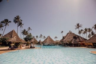 Știri de azi | Zeci de păgubiţi ai unei agenţii de turism care au cumpărat excursii de Reveion în Zanzibar depun plângere penală împotriva organizatorului. Firma este din Satu Mare şi a încasat de la fiecare turist minimum 2000 de euro - Știri de azi | 