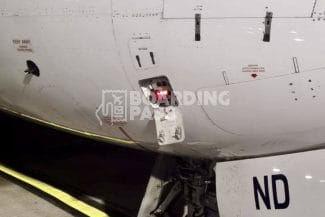 Știri de azi | Un avion care zbura pe ruta Sibiu – Munchen a aterizat de urgenţă la Timişoara, după ce o uşiţă de acces la conectorul pentru căşti ar fi rămas deschisă sau s-a deschis în timpul zborului – BoardingPass - Știri de azi | 