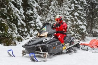 Știri de azi | Salvamont: În ultimele 24 de ore, au fost salvate 13 persoane, şase dintre acestea au fost predate Serviciului de Ambulanţă sau SMURD pentru transport la spital / O persoană a murit - Știri de azi | 