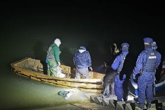 472620419-926880972907024-7098863257353431242-n.jpg - Știri de azi Știri de azi | Bacău: Doi bărbaţi prinşi când pescuiau ilegal în Siret / Jandarmii au găsit asupra lor 50 de kilograme de peşte de diferite specii - Știri de azi |