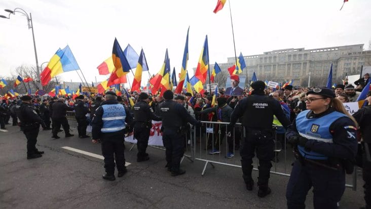 Știri de azi | Jandarmeria București confirmă: Protestul pentru sprijinul lui CĂLIN GEORGESCU este PAȘNIC! - Știri de azi | 