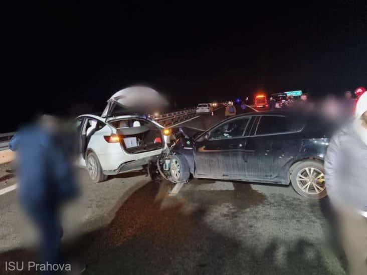 Știri de azi | Prahova: Două persoane rănite în accidentul cu cinci maşini de pe autostrada A3 au fost transportate la spital - Știri de azi | 