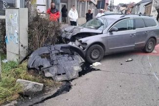 Știri de azi | Cluj: Accident cu victime, pe o stradă din Dej. Trei persoane, între care un copil de 13 ani, vor fi duse la spital - Știri de azi | 