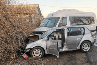 Știri de azi | Tulcea: Accident rutier după ce o maşină a intrat într-un microbuz / Opt persoane au fost rănite - Știri de azi | 