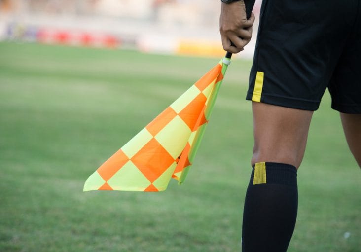 arbitru-shutterstock.jpg - Știri de azi Știri de azi | Kovacs Szabolcs arbitrează meciul Universitatea Craiova – Dinamo, de duminică, din Superliga - Știri de azi |