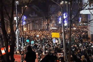 belgrad-capt-vid.png - Știri de azi Știri de azi | Serbia: Zeci de mii de persoane s-au alăturat protestelor organizate de studenţi la Belgrad - Știri de azi |