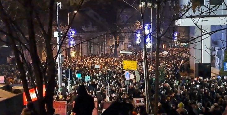 Știri de azi | Serbia: Zeci de mii de persoane s-au alăturat protestelor organizate de studenţi la Belgrad - Știri de azi | 