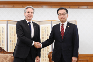 Știri de azi | Antony Blinken şi Seulul condamnă un tir de rachetă balistică cu rază intermediară de acţiune al Seului care încalcă rezoluţiile ONU - Știri de azi | 