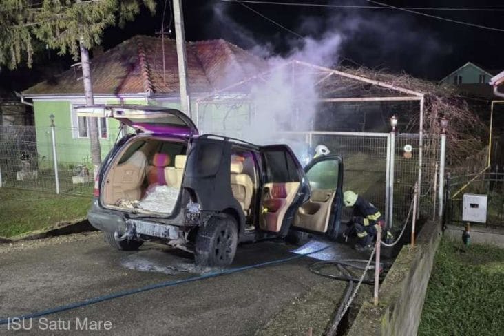 cassa1.jpeg - Știri de azi Știri de azi | Satu Mare: Maşină incendiată în faţa unei case - Știri de azi |