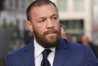 Știri de azi | Conor McGregor s-a măsurat cu un baschetbalist, în timpul unui meci din NBA – VIDEO - Știri de azi | 