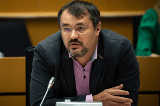 Știri de azi | Cristian Ghinea, senator USR: Ciolacu se pregăteşte să renunţe la 3 miliarde de euro din PNRR. Caută orice soluţie numai să nu se apuce de muncă - Știri de azi | 