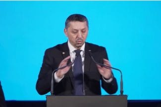 Știri de azi | David, întrebat dacă cel puţin salariile debutanţilor ar putea fi majorate: Conform ordonanţei pe care o cunoaşteţi, nu / Premierul este conştient de promisiunile făcute Educaţiei, ştie că va trebui să le onoreze / Ce spune despre salariile de performanţă - Știri de azi | 