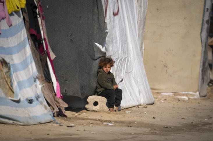 deir-al-balah-ap.png - Știri de azi Știri de azi | ONU afirmă că 915 camioane cu ajutoare au intrat luni în Gaza. Secretarul general al ONU, Antonio Guterres, descrie situaţia umanitară drept „catastrofală” - Știri de azi |