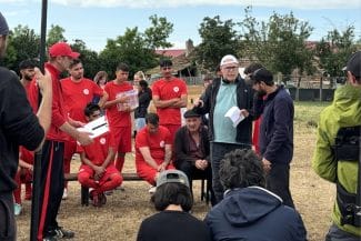 Știri de azi | INTERVIU – Bogdan Naumovici lansează primul său lungmetraj, comedia „Ţăndări”: „Am căutat actori pe care să îi cred, care să ştie să joace ‘oameni’, nu personaje hiperbolizate sau caricaturi”/ VIDEO - Știri de azi | 