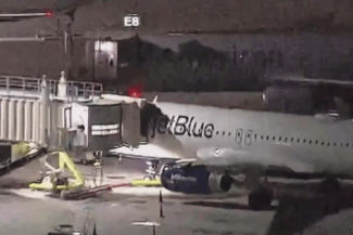 jetblue-tren-aterizare-tw.png - Știri de azi Știri de azi | Două persoane, găsite moarte în compartimentul trenului de aterizare al unui avion la Fort Lauderdale, în Florida - Știri de azi |