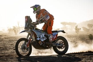 Știri de azi | Raliul Dakar: Emanuel Gyenes, locul 34 în etapa a doua la moto. Ce locuri au ocupat echipajele Dacia Sandriders la clasa auto / Etapa s-a desfăşurat pe parcursul a două zile - Știri de azi | 