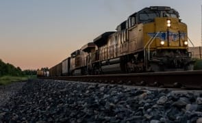 Știri de azi | Accident Coroisânmărtin – trei răniţi; conducătorul locomotivei era băut - Știri de azi | 