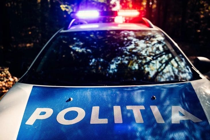 media-172521910605865500.jpg - Știri de azi Știri de azi | Incident în Timișoara: Un călător a spart geamul unui tramvai cu trotineta/ Poliţiştii îl caută acum pe bărbat - Știri de azi |