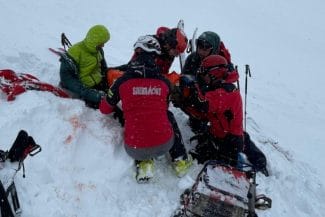 Știri de azi | Salvamont a recuperat un ucrainean de 31 de ani, care a trecut graniţa în România prin Munţii Maramureşului - Știri de azi | 