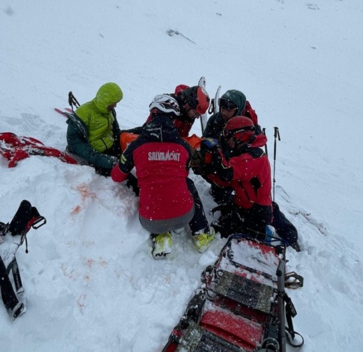 Știri de azi | Salvamont a recuperat un ucrainean de 31 de ani, care a trecut graniţa în România prin Munţii Maramureşului - Știri de azi | 