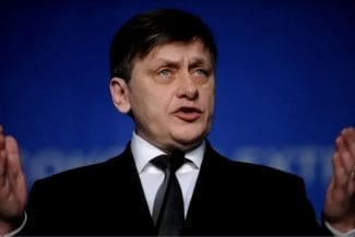 Știri de azi | VIDEO Crin Antonescu: ‘La noi, nici măcar extremiștii nu sunt serioși. Sunt periculoși, dar nu sunt serioși’ - Știri de azi | 