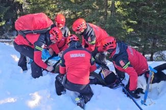 Știri de azi | Record absolut de salvare pe munte. 161 de apeluri de urgenţă într-o singură zi - Știri de azi | 