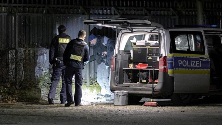 Știri de azi | Explozie în faţa unei secţii de poliţie din Berlin. Doi poliţişti, răniţi - Știri de azi | 