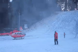 media-173609344390512200.png - Știri de azi Știri de azi | VIDEO Accident grav pe pârtia din Buşteni: o turistă a fost izbită de o sanie și și-a pierdut conștiința – A intervenit elicopterul smurd - Știri de azi |