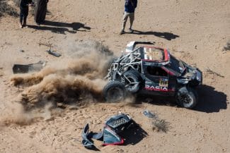 Știri de azi | VIDEO Accident înfiorător pentru Dacia Sandriders în Raliul Dakarului: Sebastian Loeb și copilotul lui s-au răsturnat - Știri de azi | 