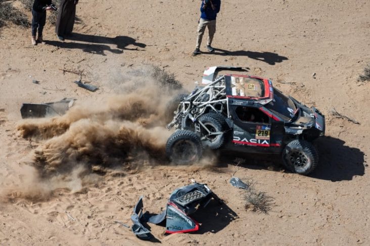 Știri de azi | VIDEO Accident înfiorător pentru Dacia Sandriders în Raliul Dakarului: Sebastian Loeb și copilotul lui s-au răsturnat - Știri de azi | 