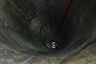 Știri de azi | Octogenar salvat de pompieri dintr-o fântână adâncă de 15 metri - Știri de azi | 