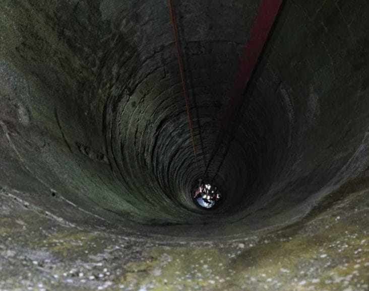 Știri de azi | Octogenar salvat de pompieri dintr-o fântână adâncă de 15 metri - Știri de azi | 