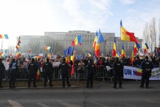 media-173665553075650500.jpg - Știri de azi Știri de azi | Guvernul, sub presiunea protestelor. Ceferiști, militari, polițiști, mineri, pădurari și siderurgiști ies în stradă împotriva ordonanței-trenuleț - Știri de azi |