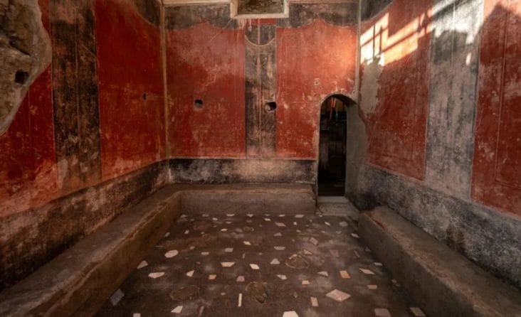 Știri de azi | VIDEO Descoperire rară în Pompei: O baie privată de lux, ascunsă de 2.000 de ani - Știri de azi | 