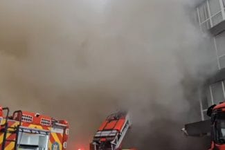 media-173744354422559900.jpg - Știri de azi Știri de azi | VIDEO Incendiu de proporții la o clădire de birouri din Slatina: Mesaj Ro-Alert pentru populație / Circulația rutieră, restricționată (UPDATE) - Știri de azi |