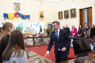 Știri de azi | Huiduieli masive la Iași de Ziua Unirii! Primarul Chirica iese tare: Cei care-i mână în lupta aceasta nu respectă cu adevărat simbolurile naţionale - Știri de azi | 