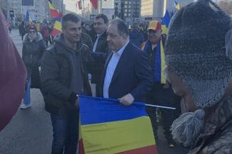 Știri de azi | VIDEO Marian Vanghelie, printre susținătorii lui Călin Georgescu din Piața Victoriei - Știri de azi | 